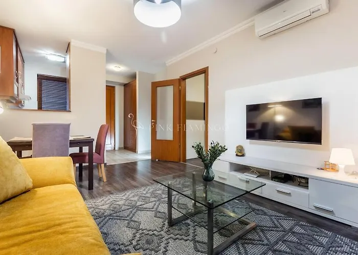Pink Flamingo : Leo Lane Getaway * Budapest