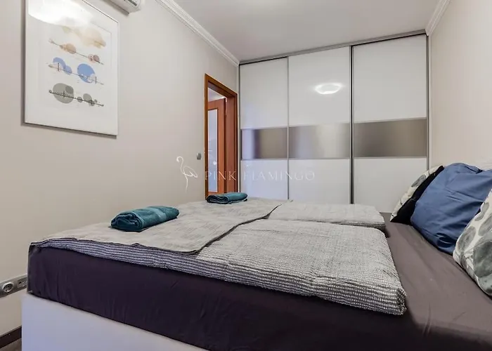 Pink Flamingo : Leo Lane Getaway Budapešť